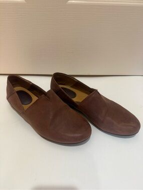 Womens Brown Slip-On Casual Leather Shoes by BOC size 6.5